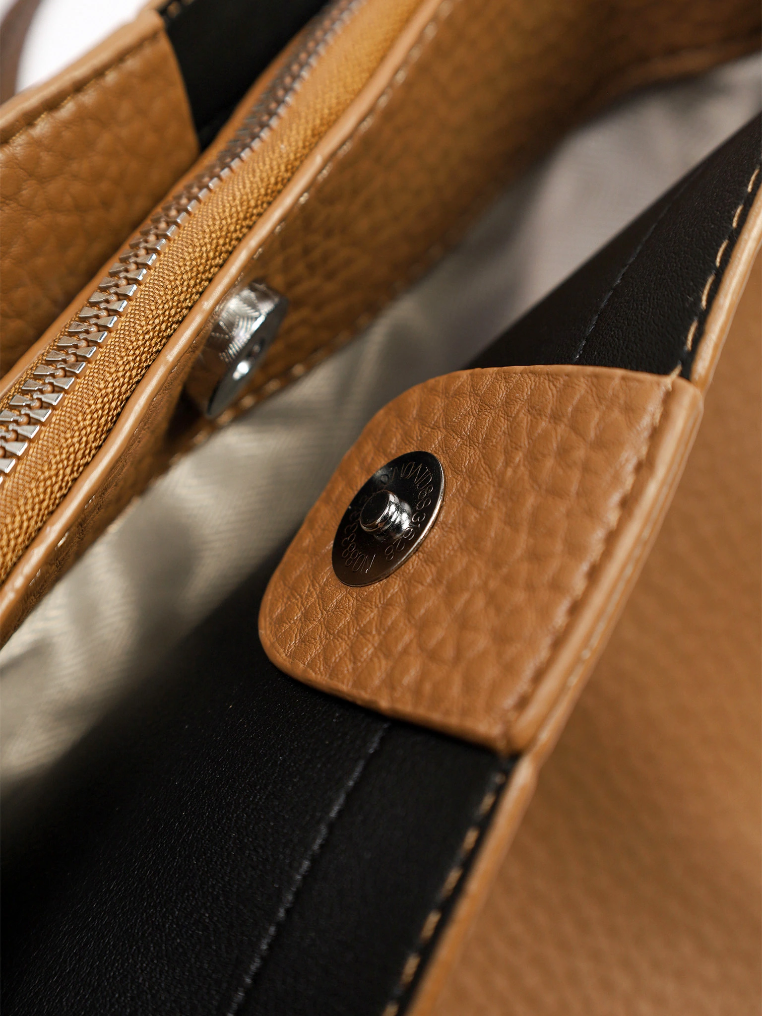 Сумка-тоут с плоскими ручками с декоративным платком в ассортименте